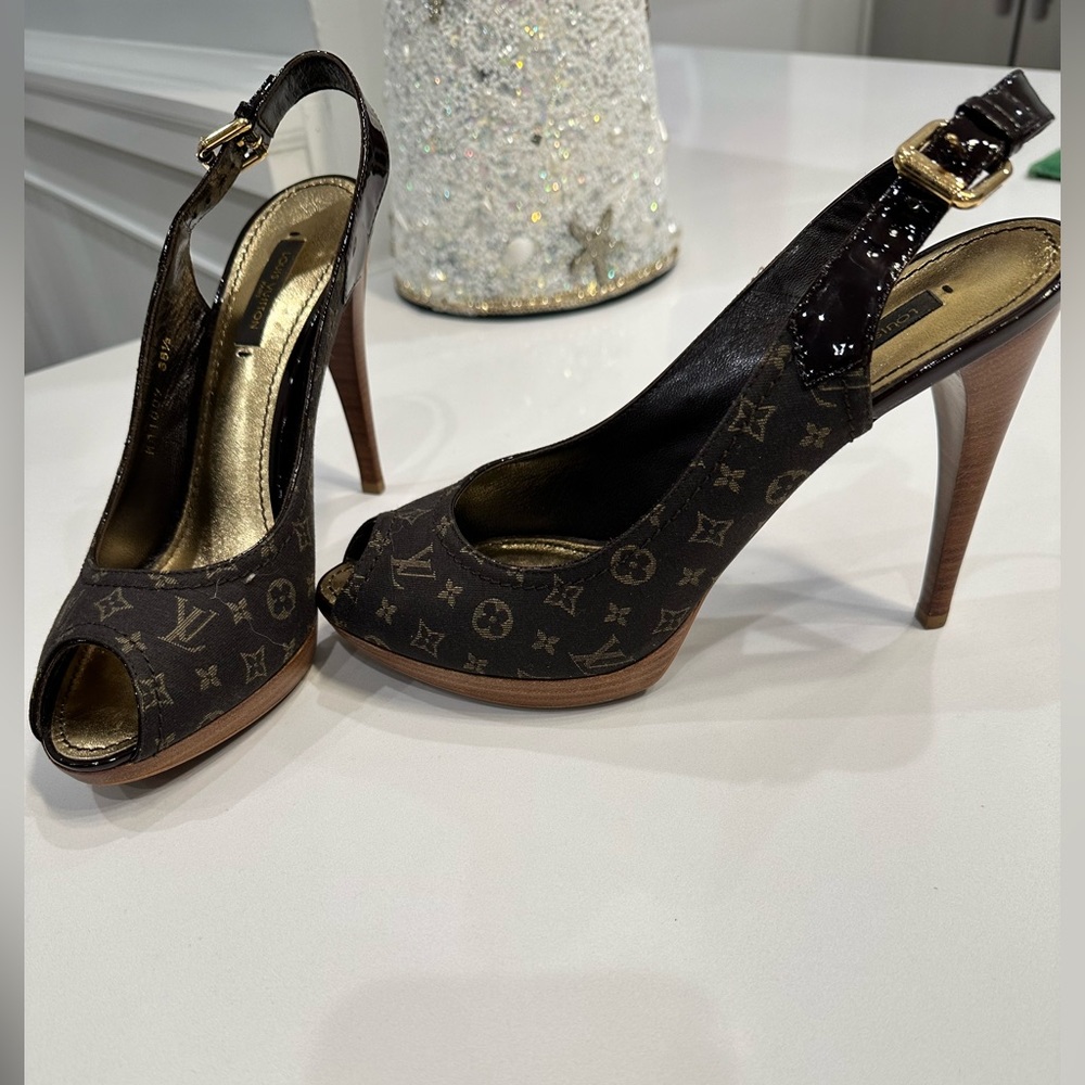 Louis Vuitton, monogram, Peep Toe, Sling Back, high heel With gold hardware.